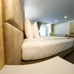 Camera 103 - DeLuxe Family Room