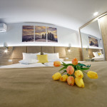 Camera 105 - DeLuxe Family Room