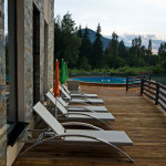 Terasa și piscina exterioară