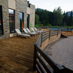Terasa și piscina exterioară